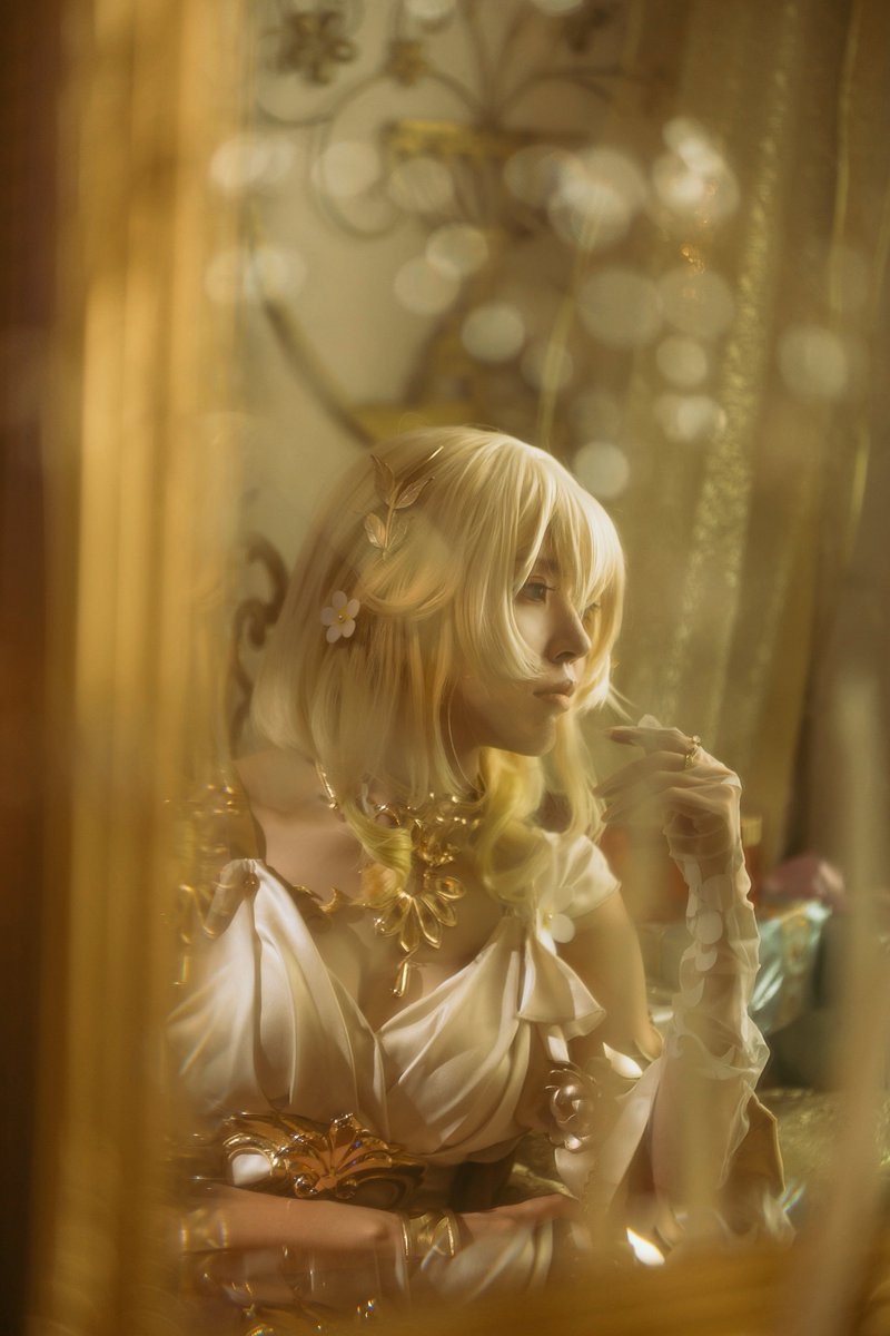 Lowji's tweet image. 𝘛𝘩𝘦 𝘎𝘰𝘭𝘥𝘸𝘦𝘢𝘷𝘦𝘳.

𝘈𝘨𝘭𝘢𝘦𝘢:@riko_clp 
𝘗𝘩𝘰𝘵𝘰:@Lowji
#HonkaiStarRailCosplay