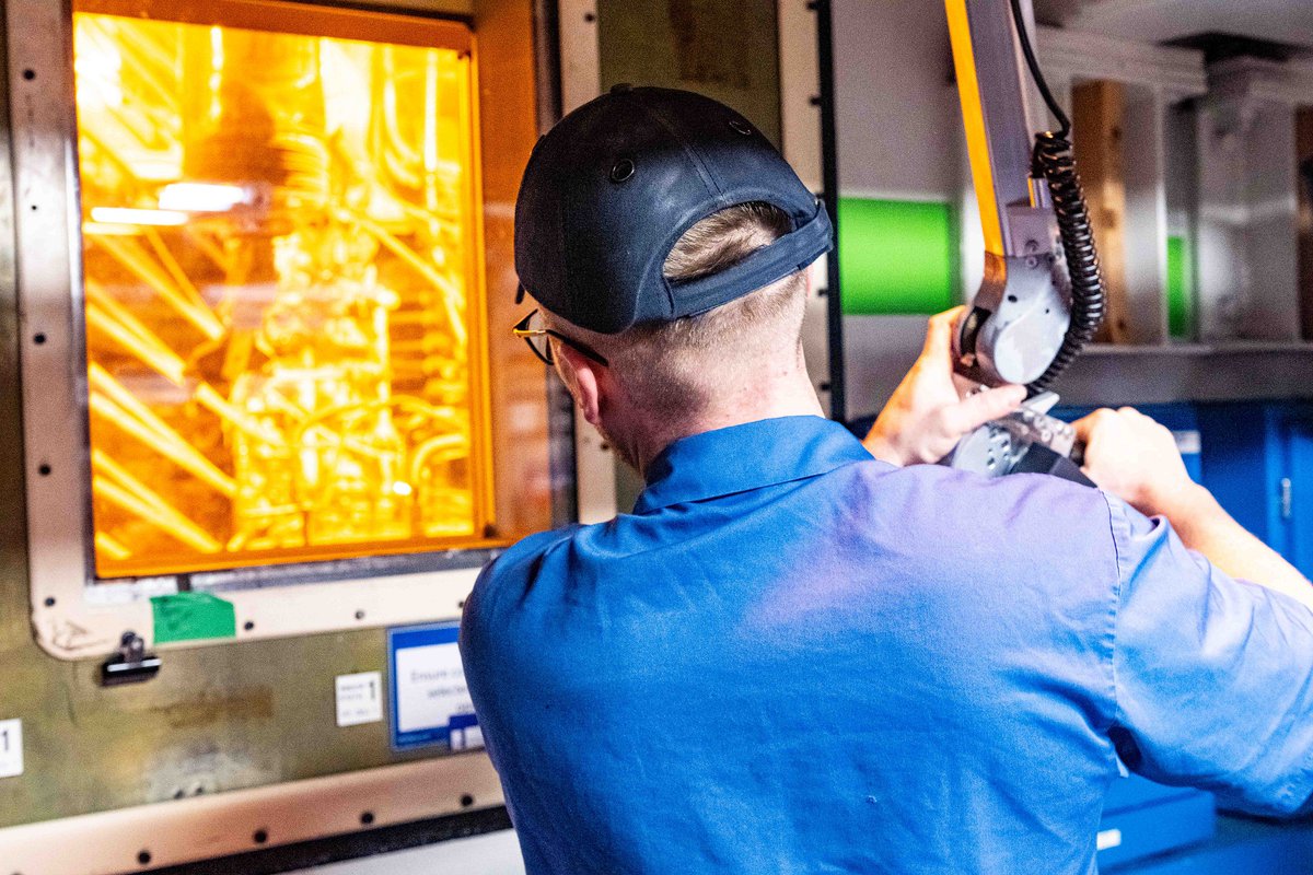 SellafieldLtd's tweet image. This week’s photo, captured by our talented site photographer Nicola, takes us inside one of our High Level Waste Plants on the Sellafield site
Much of the work inside these highly radioactive cells is carried out using Master Slave Manipulators (MSMs)
#PhotoFriday #Sellafield