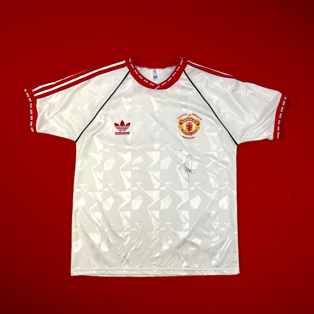 footballfinery's tweet image. BIG HITTER INCOMING!
1990/91 Manchester United European Cup Winners Shirt (Signed: Denis Irwin)
📏 LARGE
🛒 footballfinery.co.uk/collections/ne… #mufc