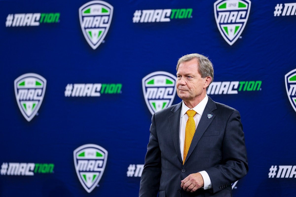 HustleBelt's tweet image. MAC Commissioner Jon Steinbrecher took to the podium on Wednesday to present his annual State of the Conference address.
The House settlement, College Football Playoff and potential business partnerships with other FBS conferences were all discussed:
hustlebelt.com/2025/7/25/2446…