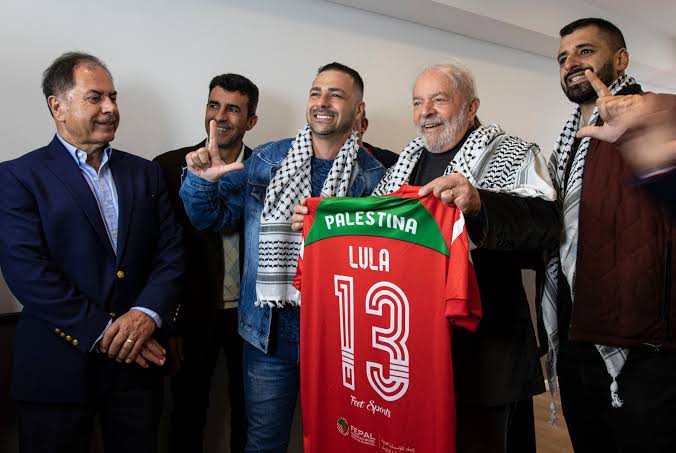 O governo Lula é ANTISSEMITA.

Não há outra palavra que descreva a forma como o governo Lula age — não só contra Israel, mas contra a comunidade judaica.

Ontem foi o ponto mais vil de um histórico de ações que deixam claro: o governo Lula é INIMIGO DOS JUDEUS.

Segue o fio. 🧶