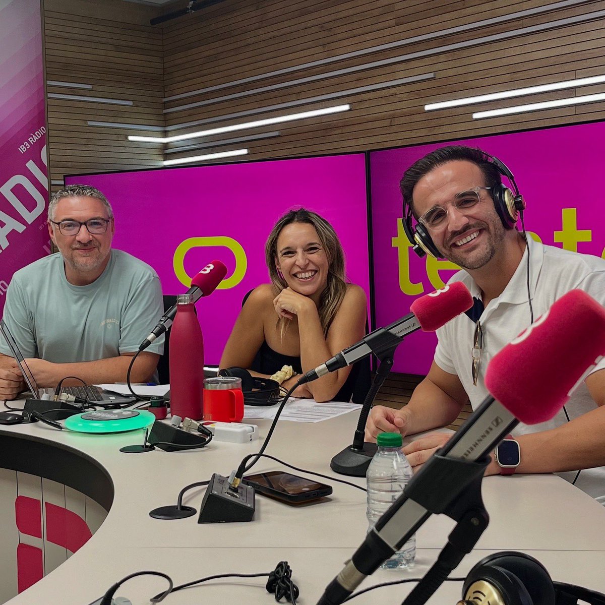 AntelmPujol's tweet image. 📻 Hoy he estado en Tentol de @IB3radio
Hoy me ha pasado algo muy especial (y muy divertido): en mis trayectos cortos en coche suelo escuchar Tentol de IB3 radio… Así que imaginaos mi sorpresa cuando recibí el mensaje en el que me invitaban a participar como entrevistado en el…