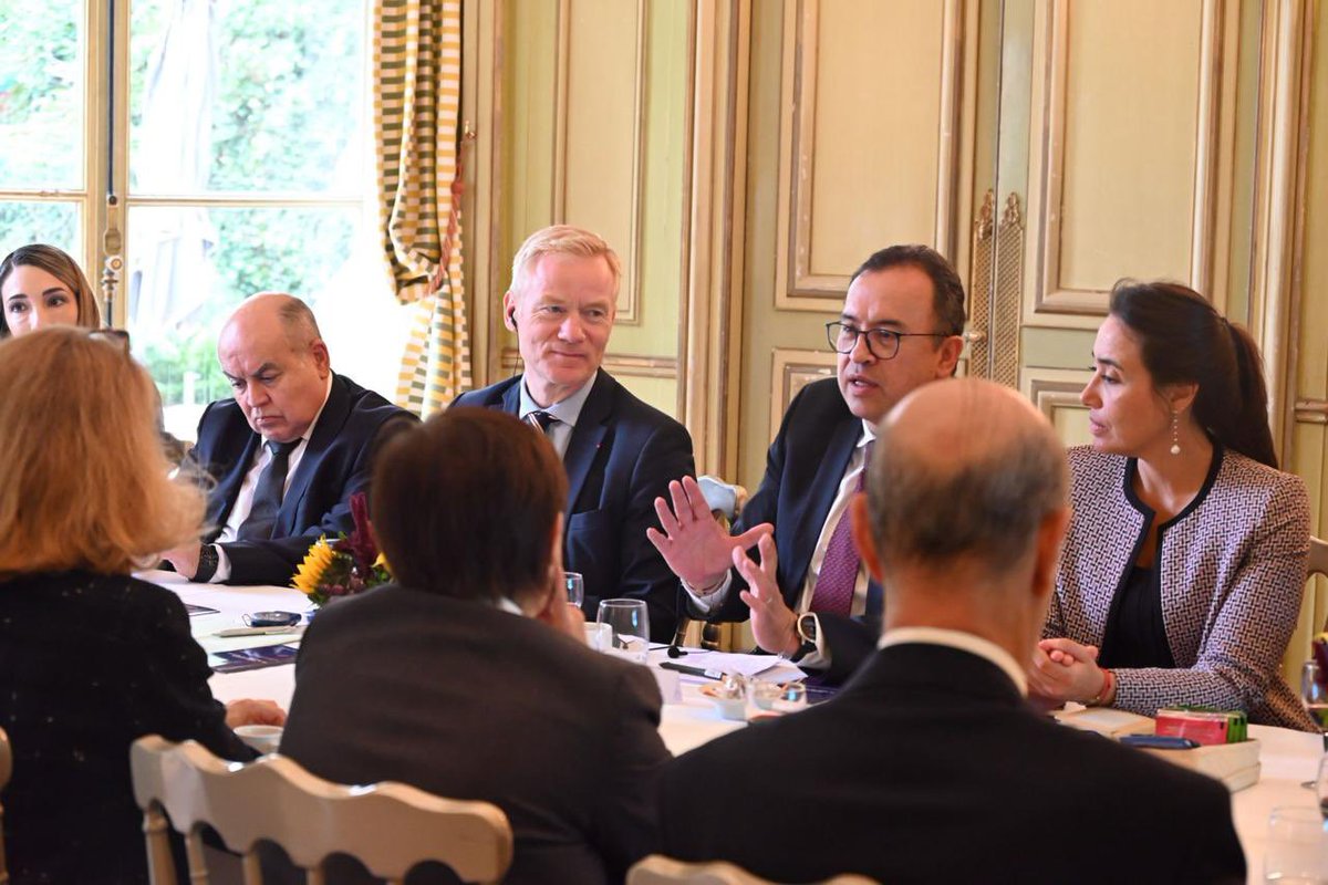vincentguerend's tweet image. Heureux de participer avec @Nath_Broadhurst à un déjeuner à l’invitation de @alfonsoprada en présence des chefs de mission des pays d’Amérique latine et des Caraïbes pour échanger sur le IVe Sommet UE-CELAC. La relation UE-CELAC est un pilier de l’engagement international de l’🇪🇺