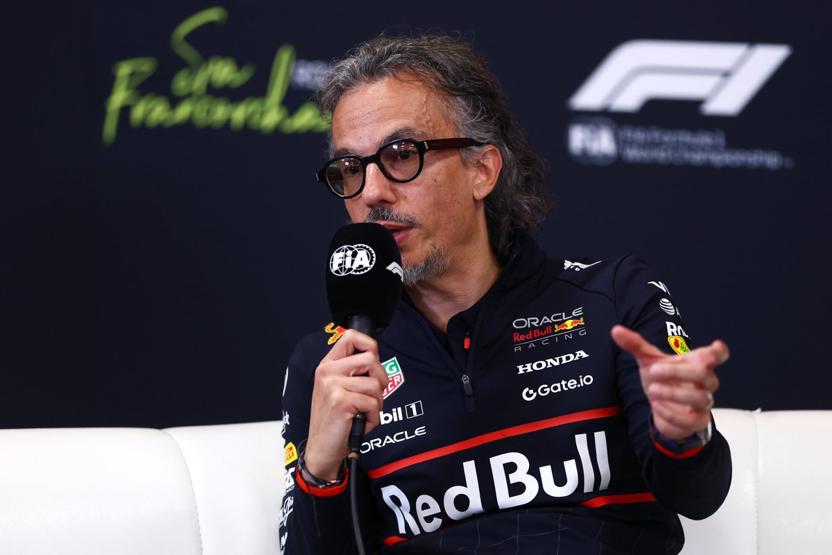PrimeF1__'s tweet image. “Debido a todo lo que hemos dicho antes sobre conocer al equipo, comprender la dinámica, las fortalezas y las debilidades, probablemente sea un poco pronto para hablar de estructura.
Pero sin duda, una de nuestras principales prioridades es asegurarnos de tener el enfoque…
