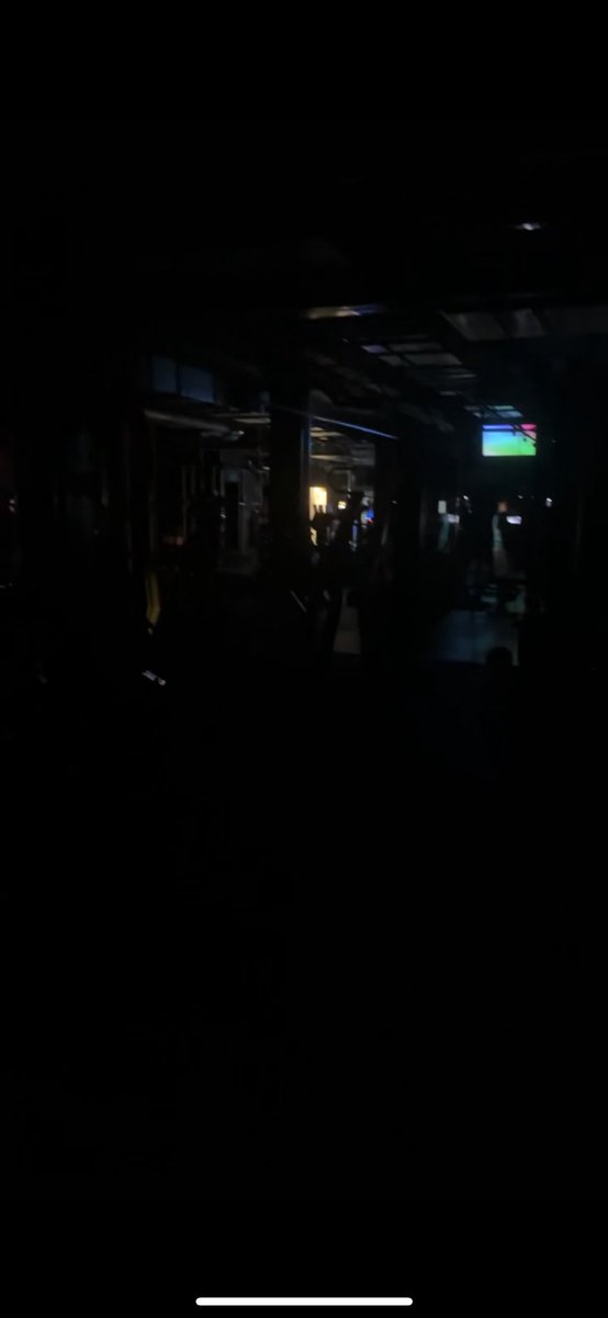 Lugubre l’ambiance de la salle aujourd’hui