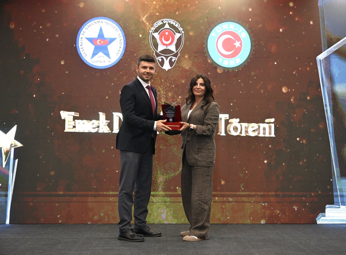 Güvenlik-İş Sendikası, 24 Temmuz Gazeteciler ve Basın Bayramı dolayısıyla “Emek Dostu Ödül Töreni” düzenledi.

Çalışma hayatına dair haberlerimden ötürü bana da “Emek Dostu” plaketi takdim edildi.

Şahsımı ödüle layık gören <a href="/Guvenlik_is/">Güvenlik-İş Sendikası</a> ‘e teşekkür ederim.

<a href="/omercagirici/">Ömer Çağırıcı</a>