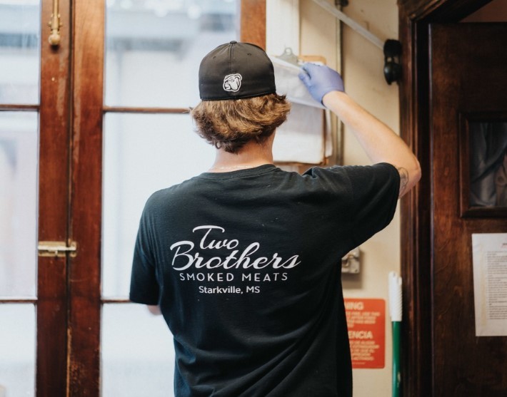 Two_Brothers_'s tweet image. Big games, big flavors, and BBQ worth bragging about—come on over to Two Brothers and get your fix!
View our menu: link-pro.io/OmHAc21
#Mississippi, #Starkville, #StarkvilleMS, #MississippiState, #MSU, #CottonDistrict, #TwoBrothersSmokedMeats