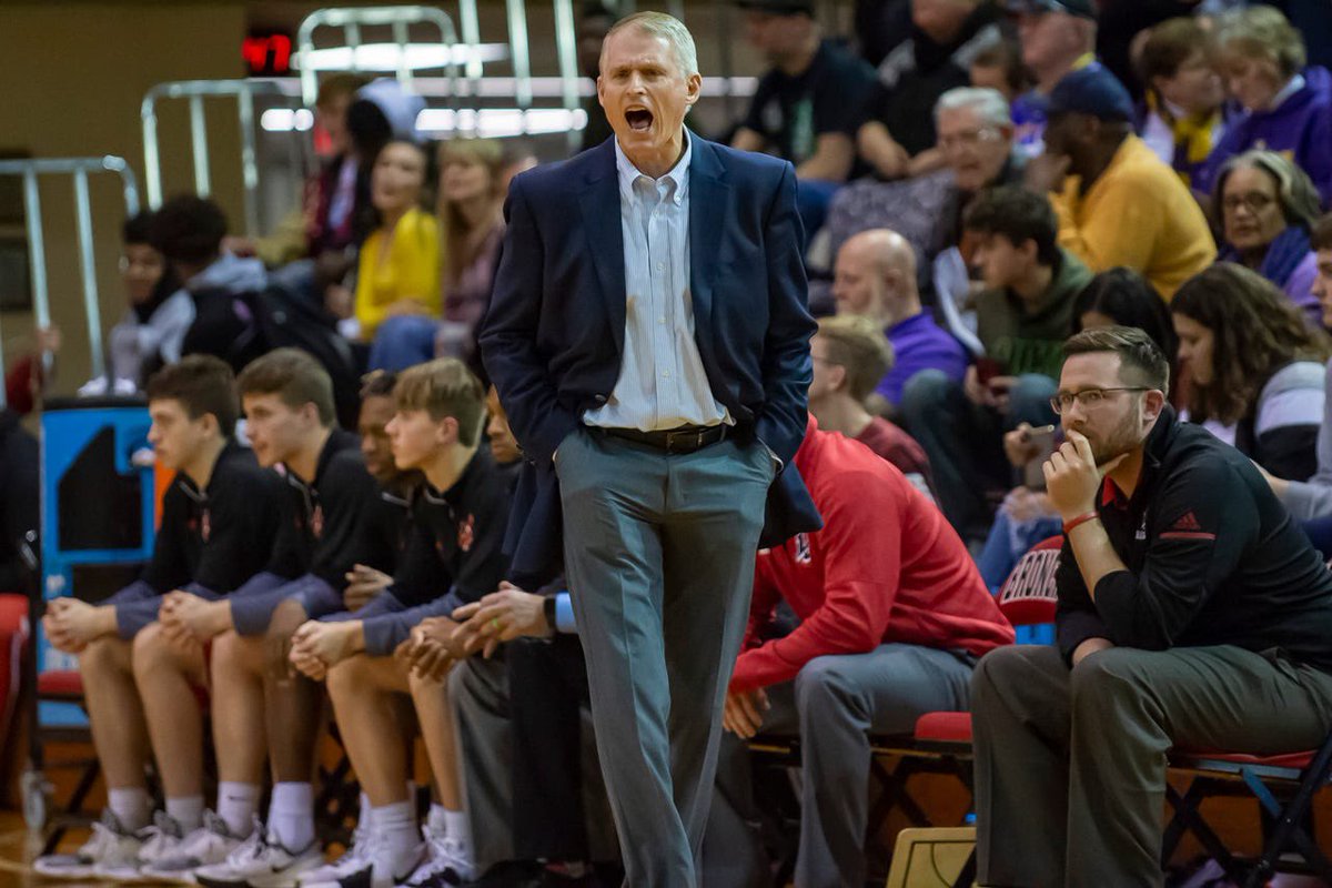 BronchosMBB's tweet image. Happy birthday to the heartbeat of our program, Coach Barnhizer 🎂🎉