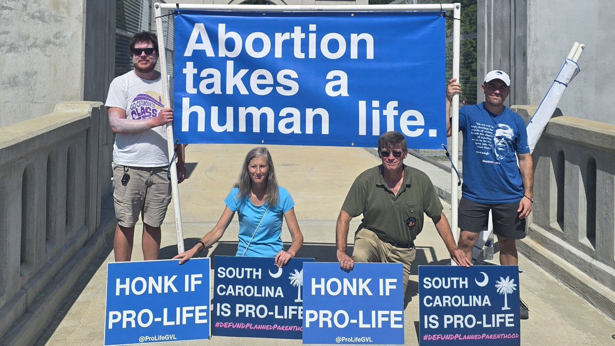 ChooseLifeGVL's tweet photo. This morning, advocates with Pro-Life Greenville went out to Gateway Gateway Bridge (Harambe Memorial Bridge) in Mauldin to share a simple and truthful message with over fifteen thousand folks traveling on I-385: abortion takes a human life. #ProLifeGVL #AbortionIsMurder https://t.co/XDSdmzWjHq