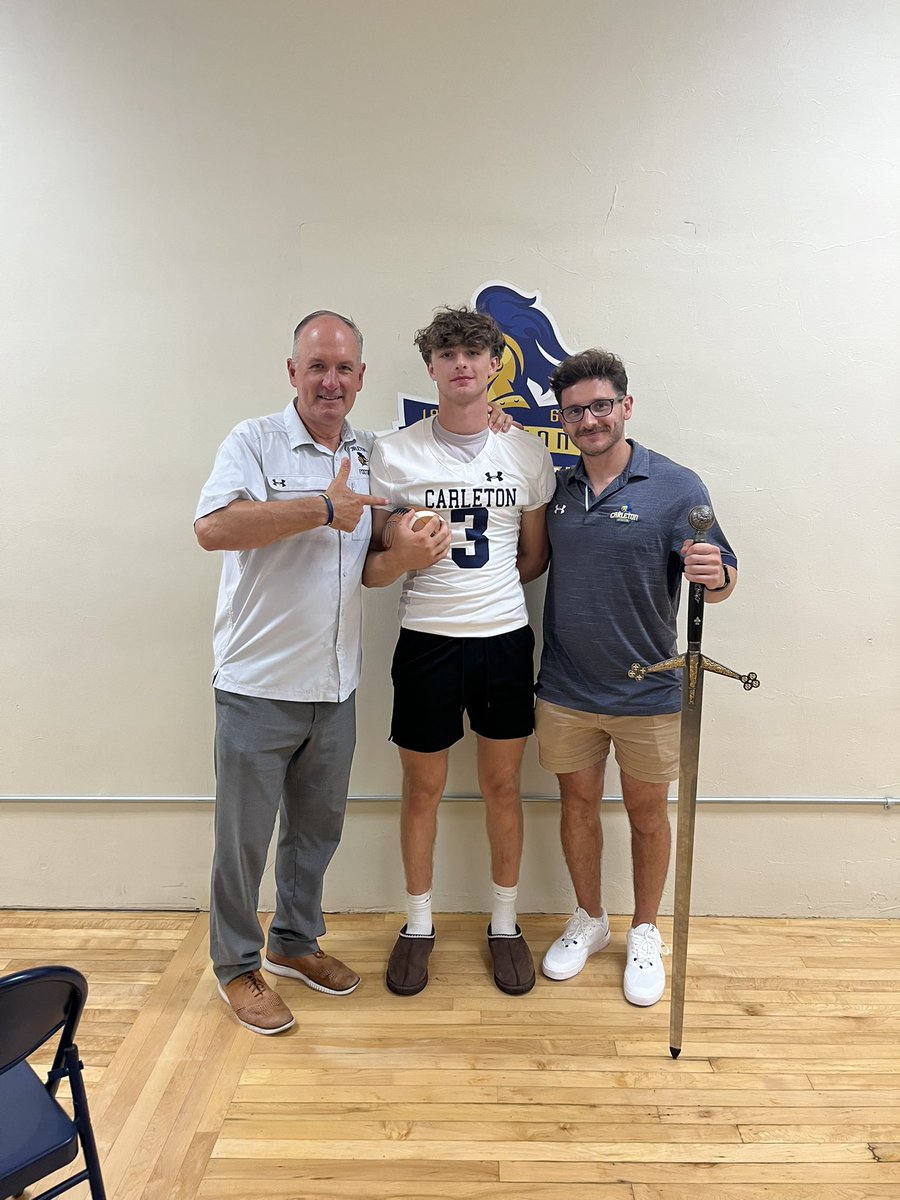 After a great visit with <a href="/CoachJournell/">Tom Journell</a> I’m grateful to have received my third offer to play football at Carleton College. <a href="/AB_Balogh21/">Coach Balogh</a> 
<a href="/jimshapiro/">Jim Shapiro</a> <a href="/KingsHSFootball/">King’s Knights Football</a>