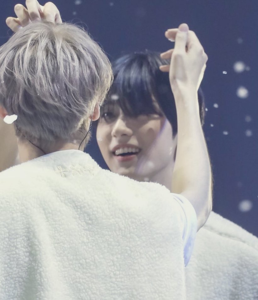 tofuharem's tweet image. the stars in their eyes when they look at each other ๐ฌ๐ฌ๐ฌ