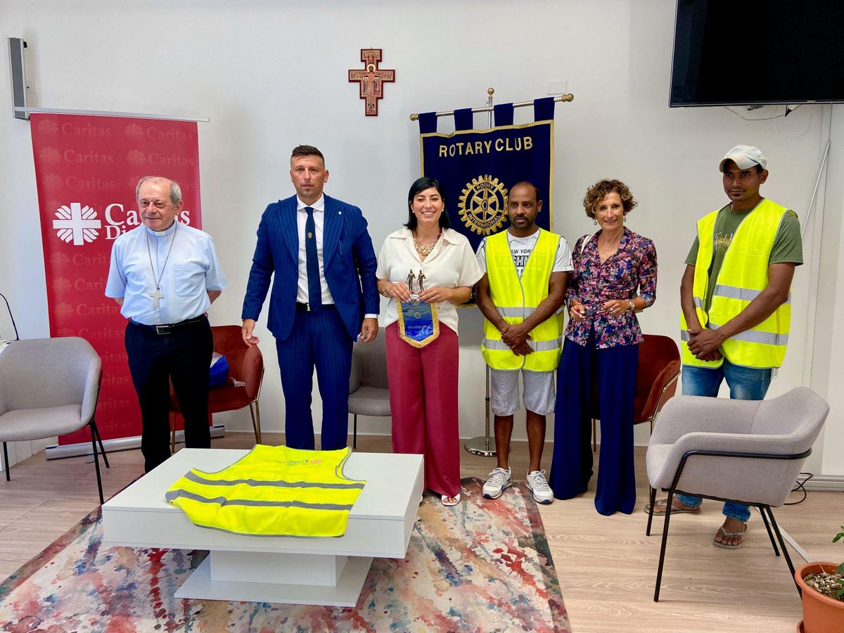 AvvenirediCal's tweet image. 🚴Rotary e Prefettura consegnano alla Caritas #Locri-#Gerace 150 giubbotti catarifrangenti

👉Segui il link per approfondire: avveniredicalabria.it/rotary-e-prefe…