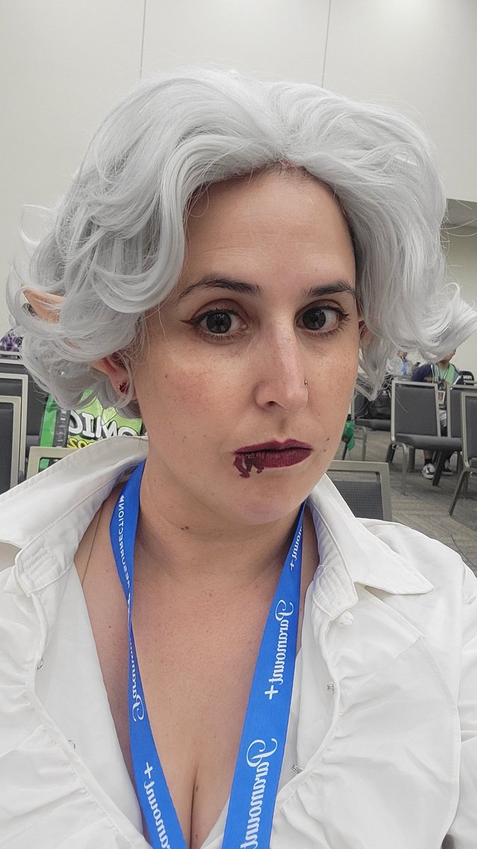 Finally bucked up and put on the wig! It's a little bigger than expected but its not super hot so I'm happy. Find me today for one of five #critterdrop guys!