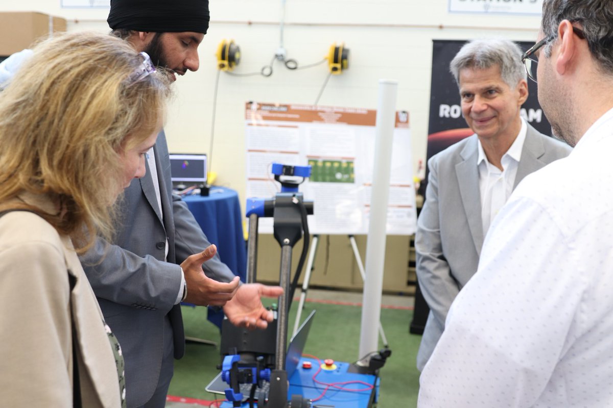 ENWINUtilities's tweet photo. Proud to support @UWindsorENG Capstone Day @UWindsor! πβοΈ
Shoutout to the brilliant students showcasing their projects today β your innovation powers the future.
#ENWINSupports #CapstoneDay #UWindsor https://t.co/z2VdPIZq3u