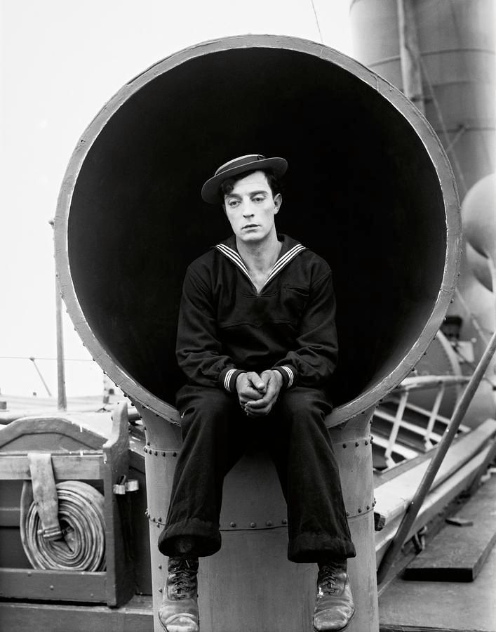 BusterKeatonSoc's tweet image. Promotional photos of Buster Keaton for "The Navigator," 1924.
#oldhollywood #busterkeaton #silentfilm #damfino