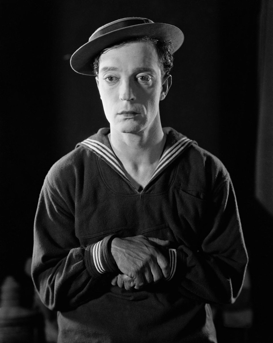 BusterKeatonSoc's tweet image. Promotional photos of Buster Keaton for "The Navigator," 1924.
#oldhollywood #busterkeaton #silentfilm #damfino