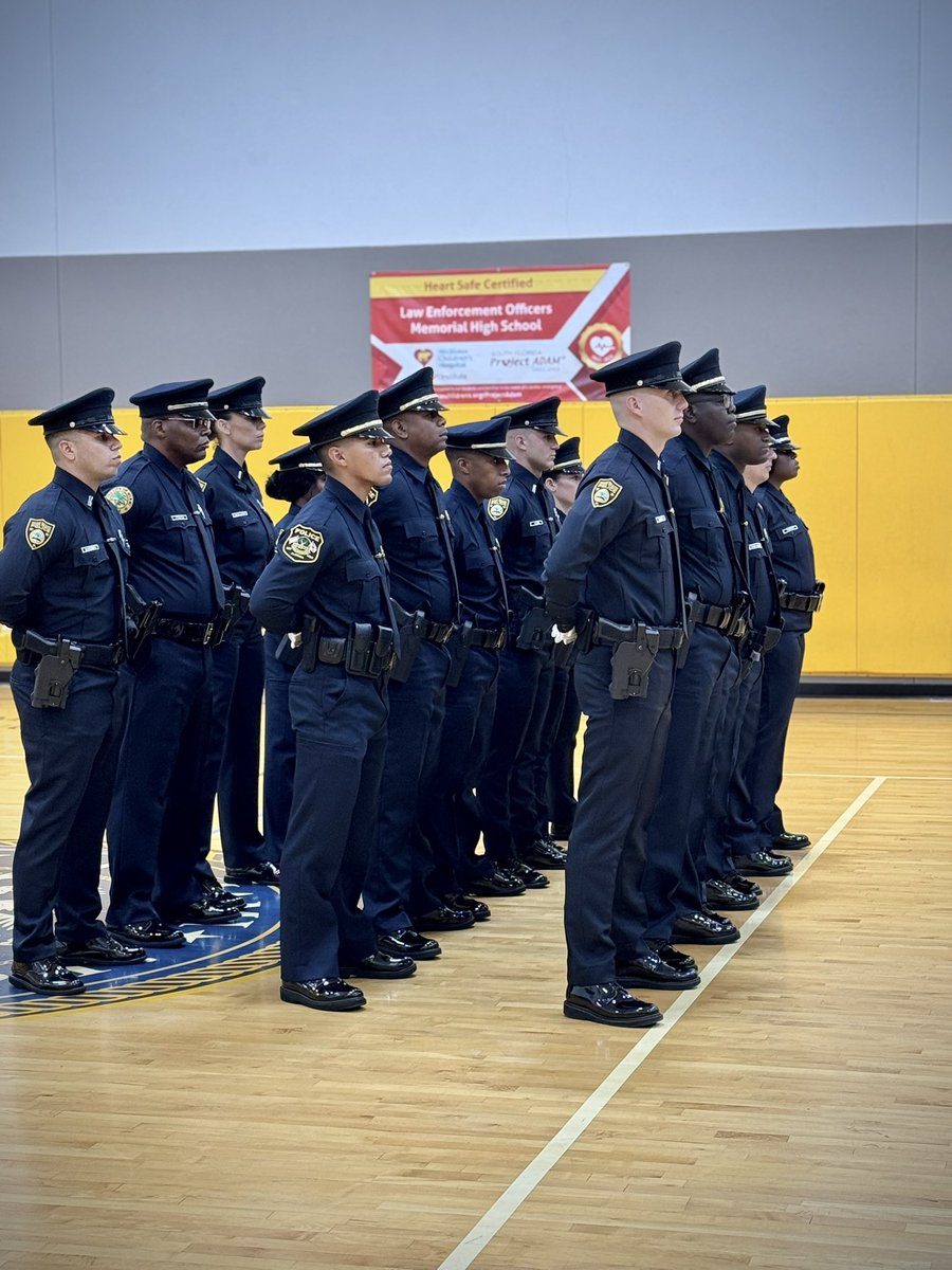 MiamiPD's tweet image. As PAC 150 approach graduation, today’s final inspection served as a symbol of how far they’ve come. From day one to now, their growth, professionalism, and commitment have shined through.
@MiamiPDTraining