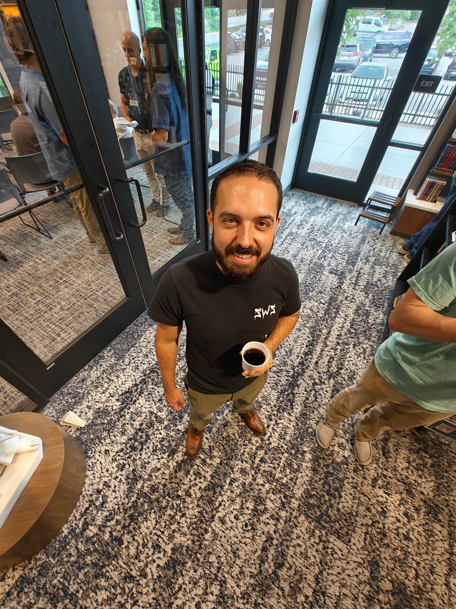 SipsWithSerra's tweet image. POV you meet your favorite YouTuber in person