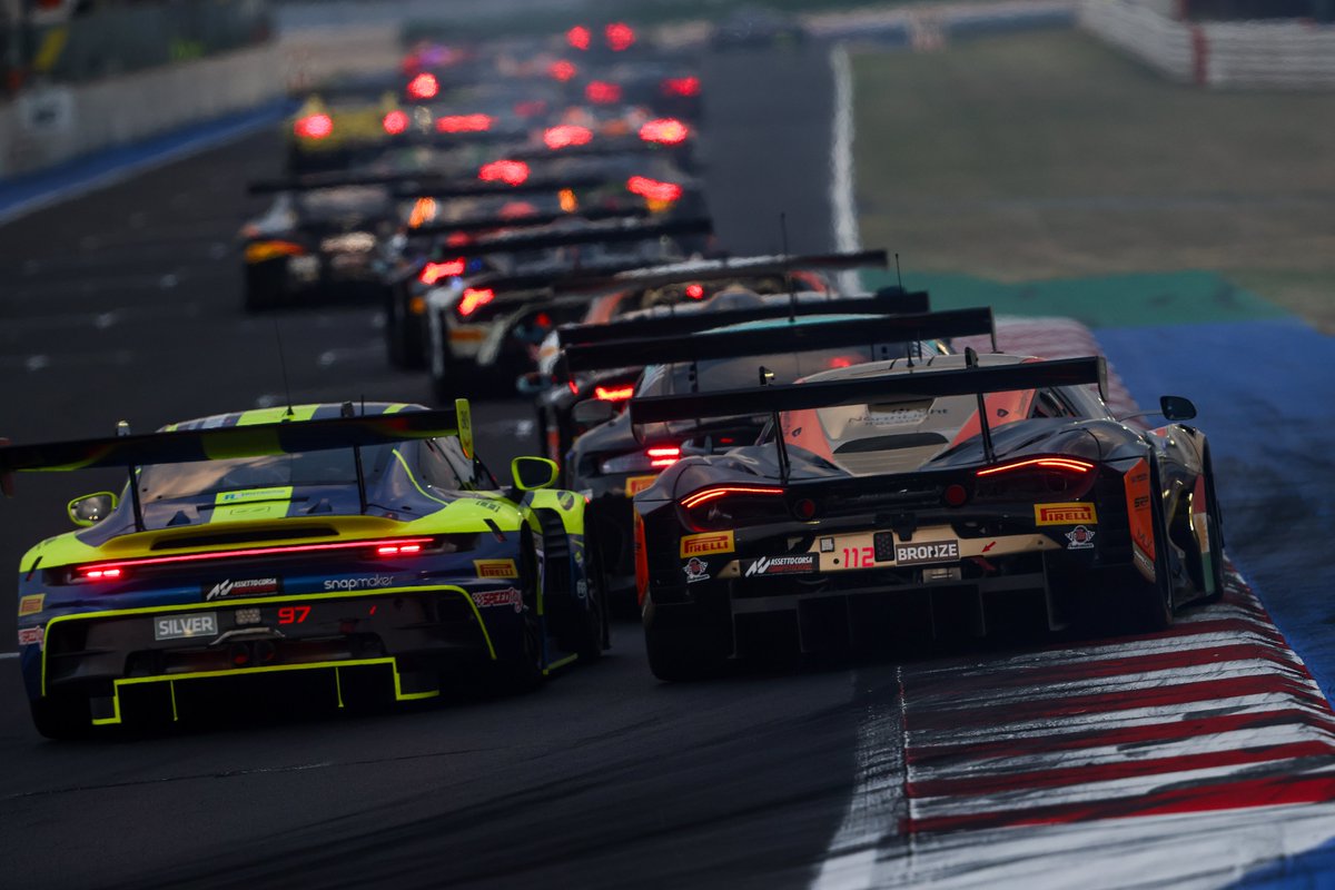 GTWorldChEu's tweet image. Who's ready for some more night racing at Magny-Cours? ๐โโ๏ธ๐
#GTWorldEurope | #GTMagnyCours