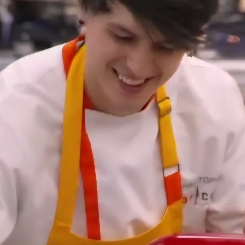 art_19xx's tweet image. Every time I look at Chris: