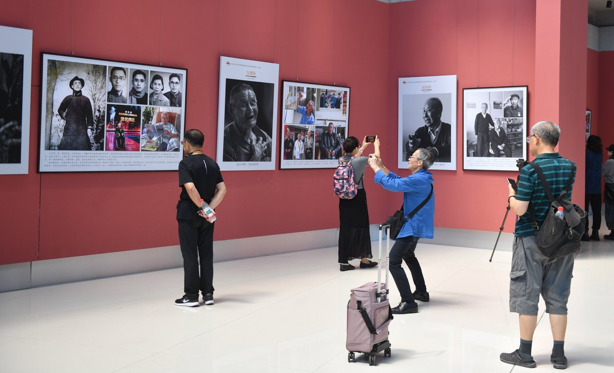 ModernExpressEN's tweet image. 🪖 To mark the 80th anniversary of the victory in the Chinese People's War of Resistance Against Japanese Aggression, the exhibition “Monument: A Visual Archive of Chinese WWII Veterans” opened at the #Jiangsu Modern Art Museum. #peace #history