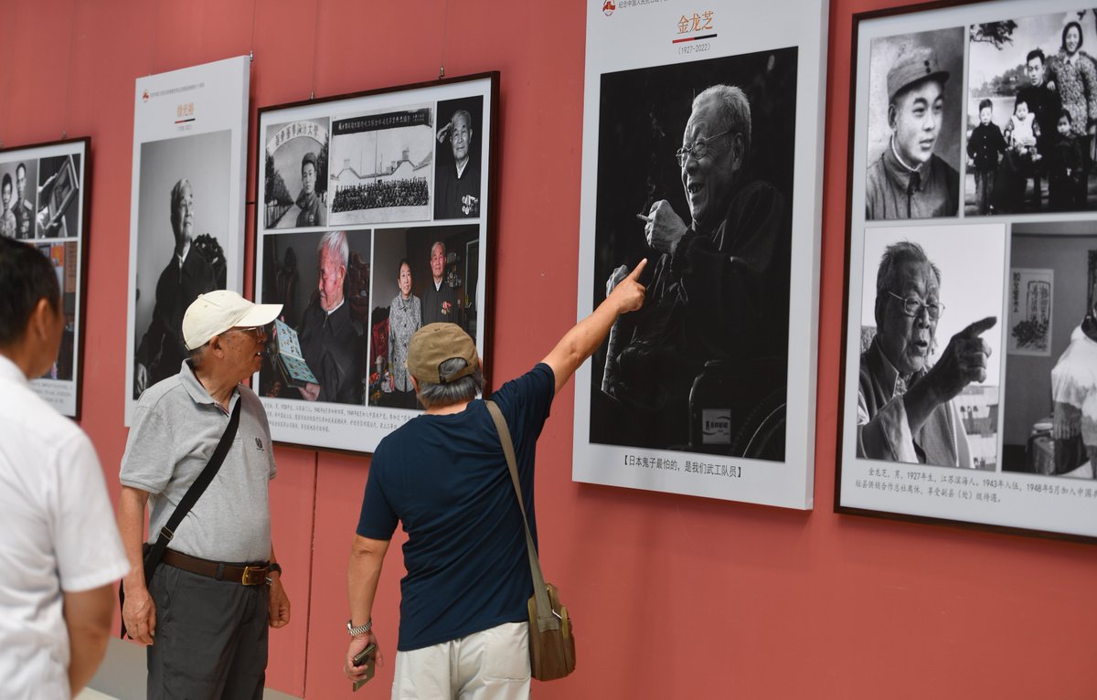 ModernExpressEN's tweet image. 🪖 To mark the 80th anniversary of the victory in the Chinese People's War of Resistance Against Japanese Aggression, the exhibition “Monument: A Visual Archive of Chinese WWII Veterans” opened at the #Jiangsu Modern Art Museum. #peace #history