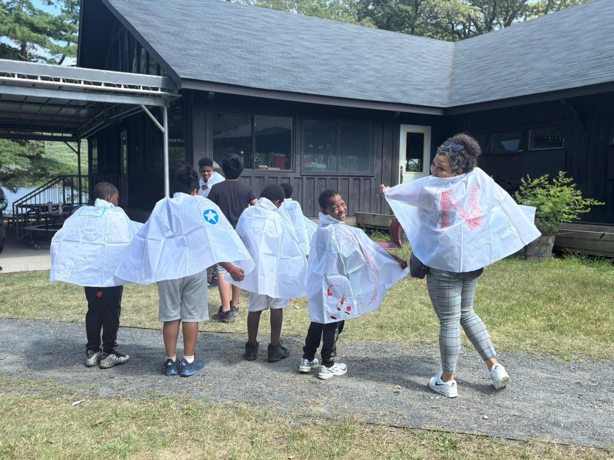 senfernandez34's tweet image. Camp Junior is all about fresh air, new friends, and Bronx pride 🌲🔥
We stopped by to join the fun—field games, s’mores, and a whole lot of joy in honor of Lesandro “Junior” Guzman-Feliz.
A beautiful day with our future leaders! #CampJunior #BronxKids