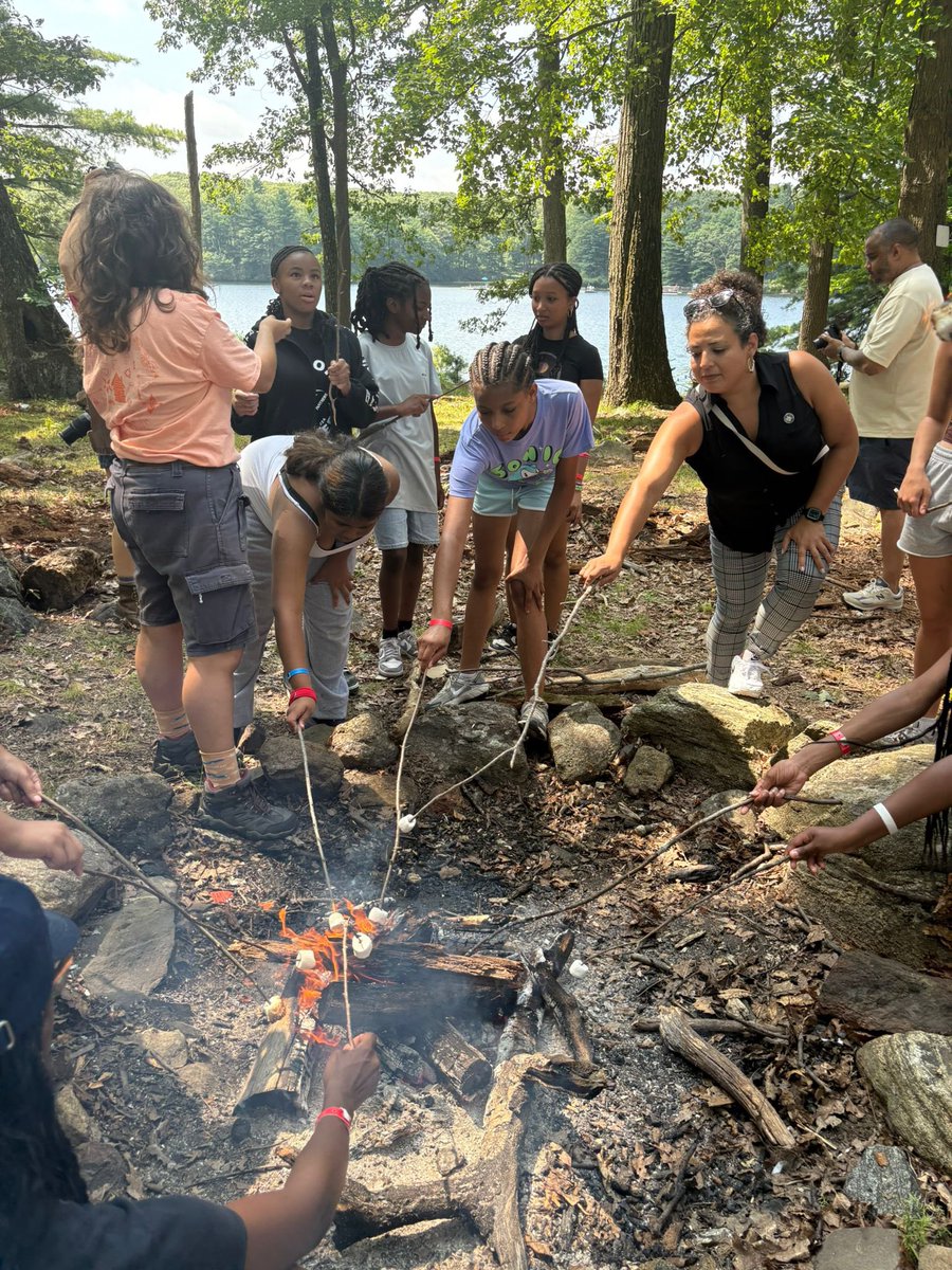 senfernandez34's tweet image. Camp Junior is all about fresh air, new friends, and Bronx pride 🌲🔥
We stopped by to join the fun—field games, s’mores, and a whole lot of joy in honor of Lesandro “Junior” Guzman-Feliz.
A beautiful day with our future leaders! #CampJunior #BronxKids