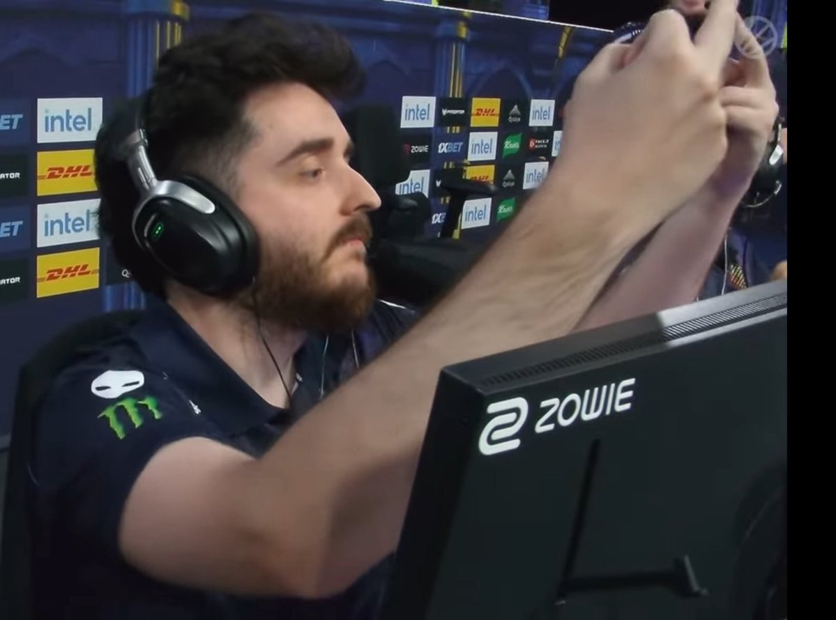 FraqKTR's tweet image. New reaction pic just dropped