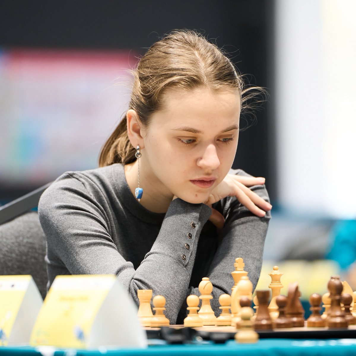 OnTheQueenside's tweet image. Xeniya is still doing great in Oskemen! 😀
She drew her game today! 👏👏
s1.chess-results.com/tnrWZ.aspx?lan…
📷: Y Kim
#chess #womeninchess