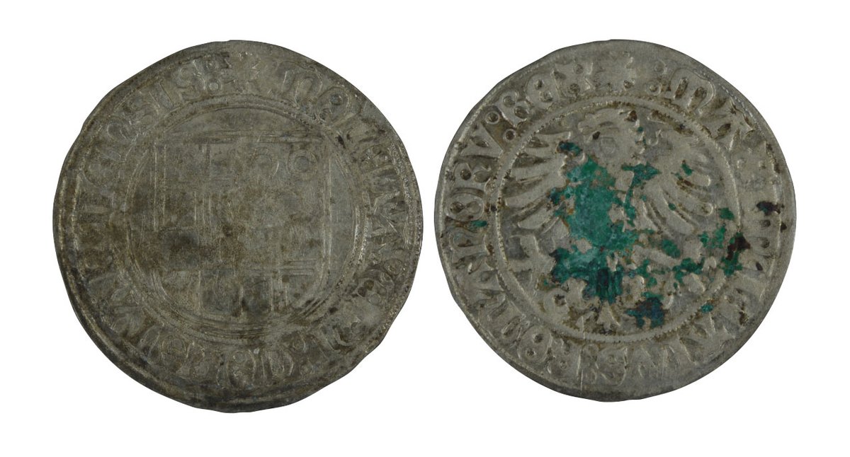 archaeologymag's tweet image. Outside the German town of Lauingen, archaeologists found the graves of 4 men buried with coins suggesting that they died during the Schmalkaldic War between Holy Roman emperor Charles V (r. 1519–1556) and the Protestant-allied Schmalkaldic Leagu.
archaeology.org/issues/july-au…