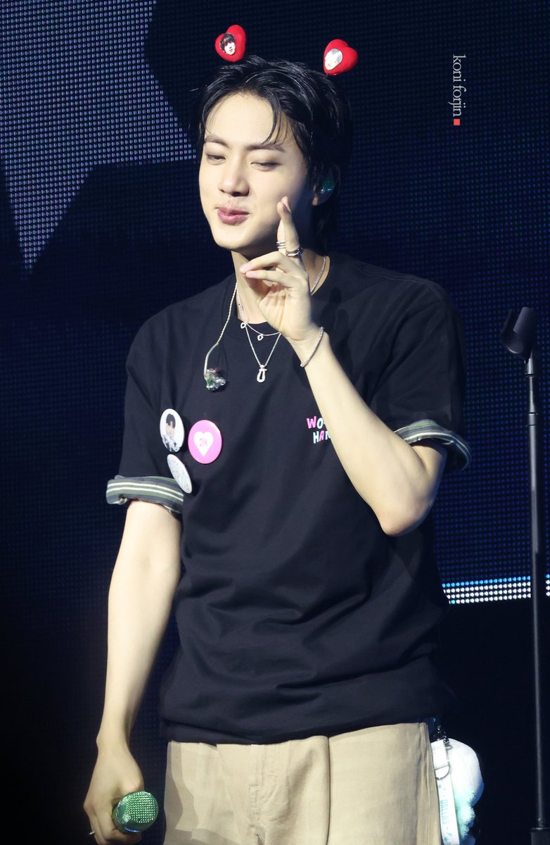 btsforever1207's tweet image. 250723 Dallas day2 HD
#๋ฐฉํ์๋
๋จ์ง #JIN #์ง #Jin_Echo #RUNSEOKJIN_epTOUR_Dallas #RUNSEOKJIN_epTOUR_Dallas_DAY2