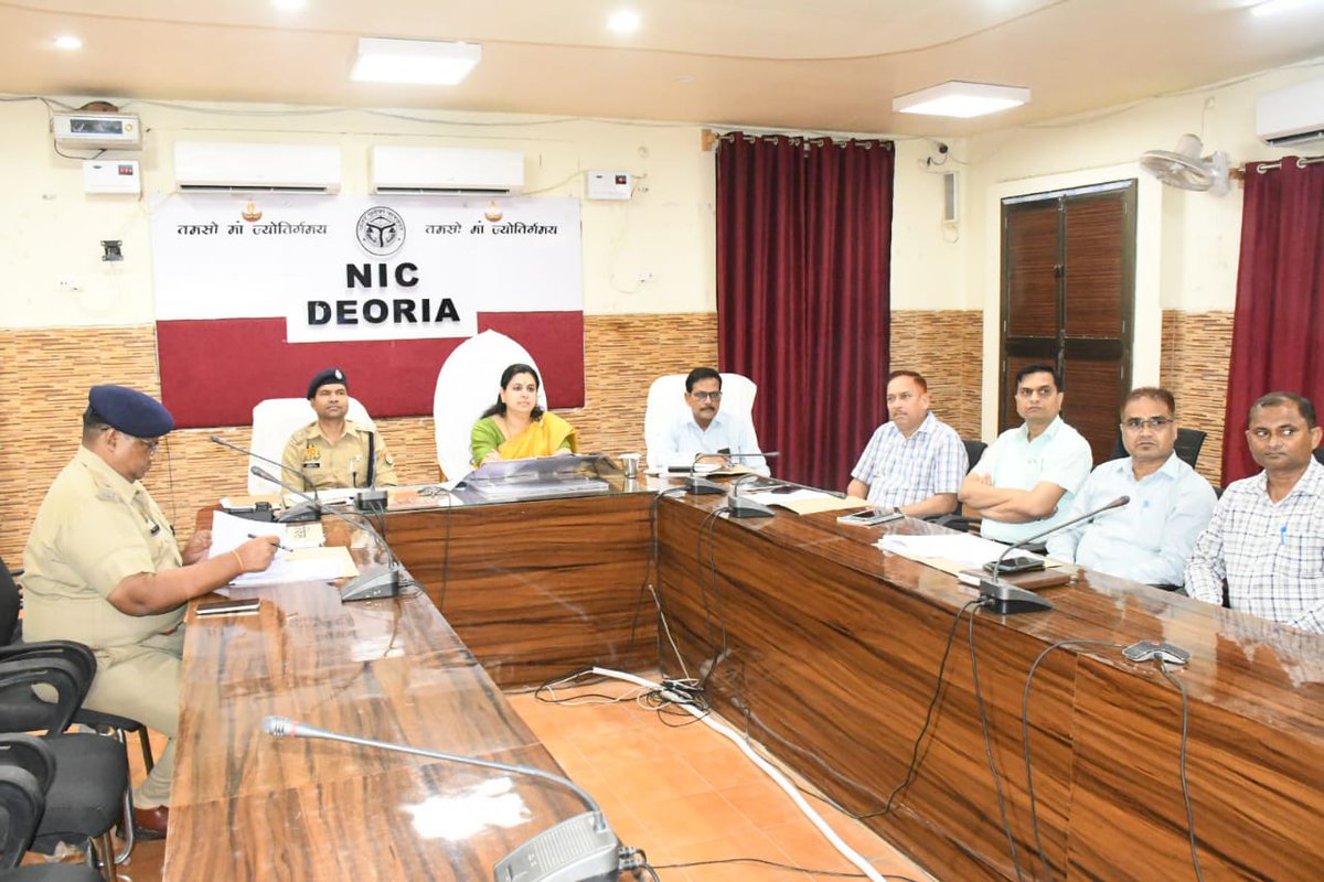 dmdeoria's tweet image. माननीय मुख्यमंत्री जी की अध्यक्षता में आगामी समीक्षा अधिकारी एवं सहायक समीक्षा अधिकारी परीक्षा के आयोजन से संबंधित वीडियो कॉन्फ्रेंसिंग में सहभागिता की गई।
@UPGovt @CMOfficeUP @ChiefSecyUP @InfoDeptUP