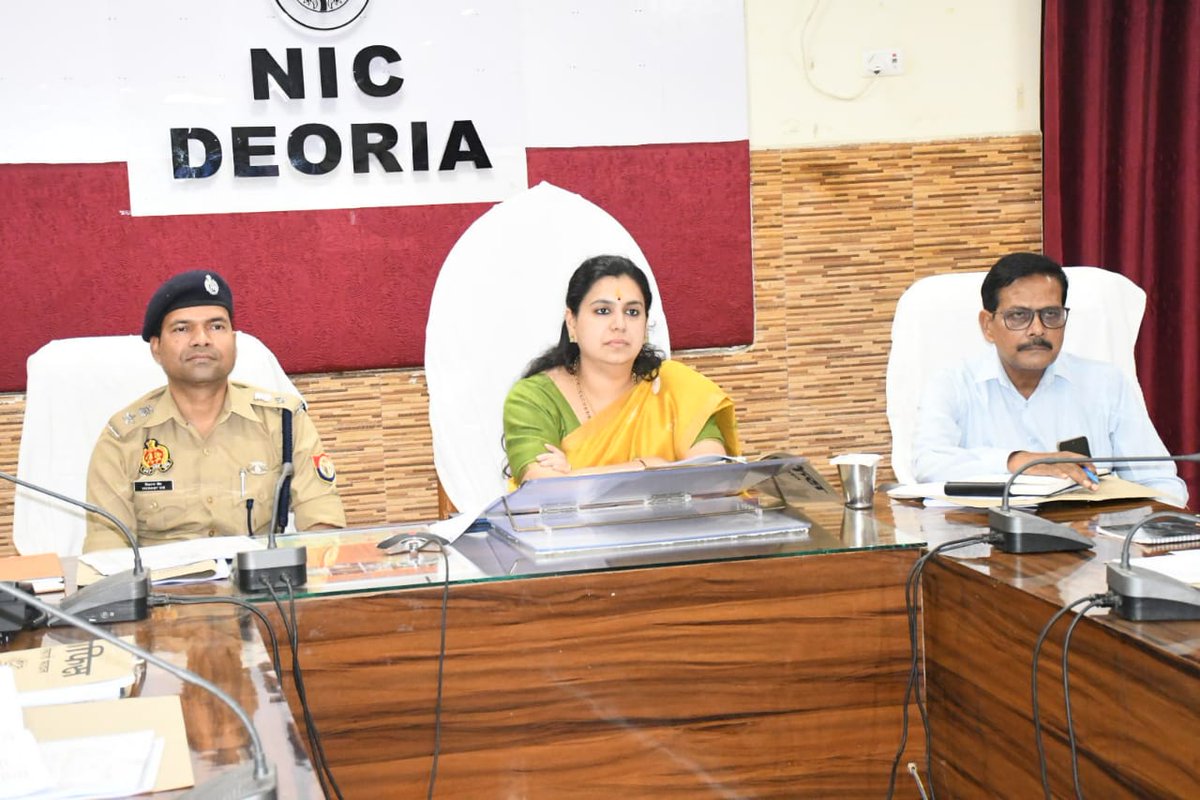 dmdeoria's tweet image. माननीय मुख्यमंत्री जी की अध्यक्षता में आगामी समीक्षा अधिकारी एवं सहायक समीक्षा अधिकारी परीक्षा के आयोजन से संबंधित वीडियो कॉन्फ्रेंसिंग में सहभागिता की गई।
@UPGovt @CMOfficeUP @ChiefSecyUP @InfoDeptUP