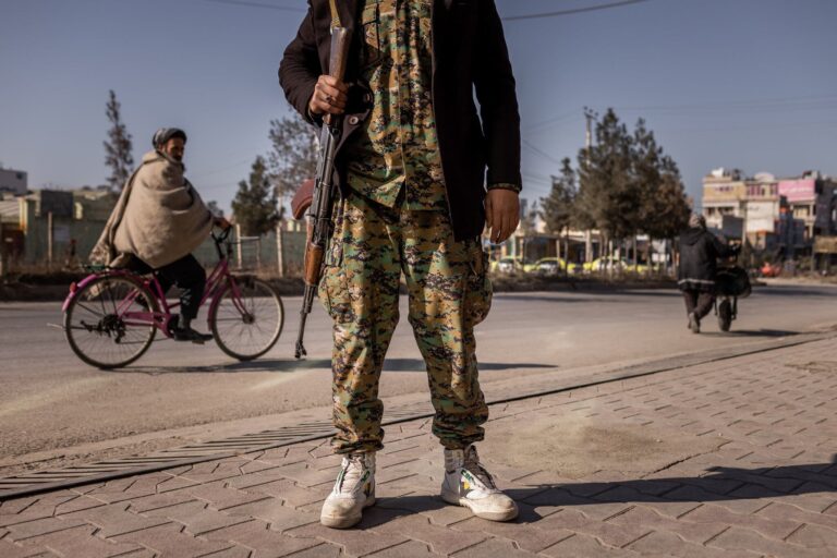 Legendary <a href="/ServisCheetah/">ServisCheetah</a> #Combat Sneakers 

"One of the most popular #runnningshoes in #Afghanistan, unexpectedly renowned as staple footwear for mountain warfare. But why?" 
thesilo.ca/legendary-snea…