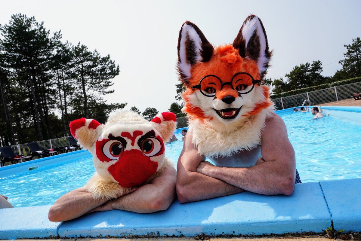 I found a big gymbro monk at the pool 💪

With the beautiful <a href="/zephamphar/">Zeph ✨</a> 🥰

#FursuitFriday 
📸 <a href="/ZorakKarter/">Zorak / Maldir 📸🎵💜</a> 
 
🪡 <a href="/cuiliyan331/">Umi Fursuit 유미 퍼슈트 공방</a>