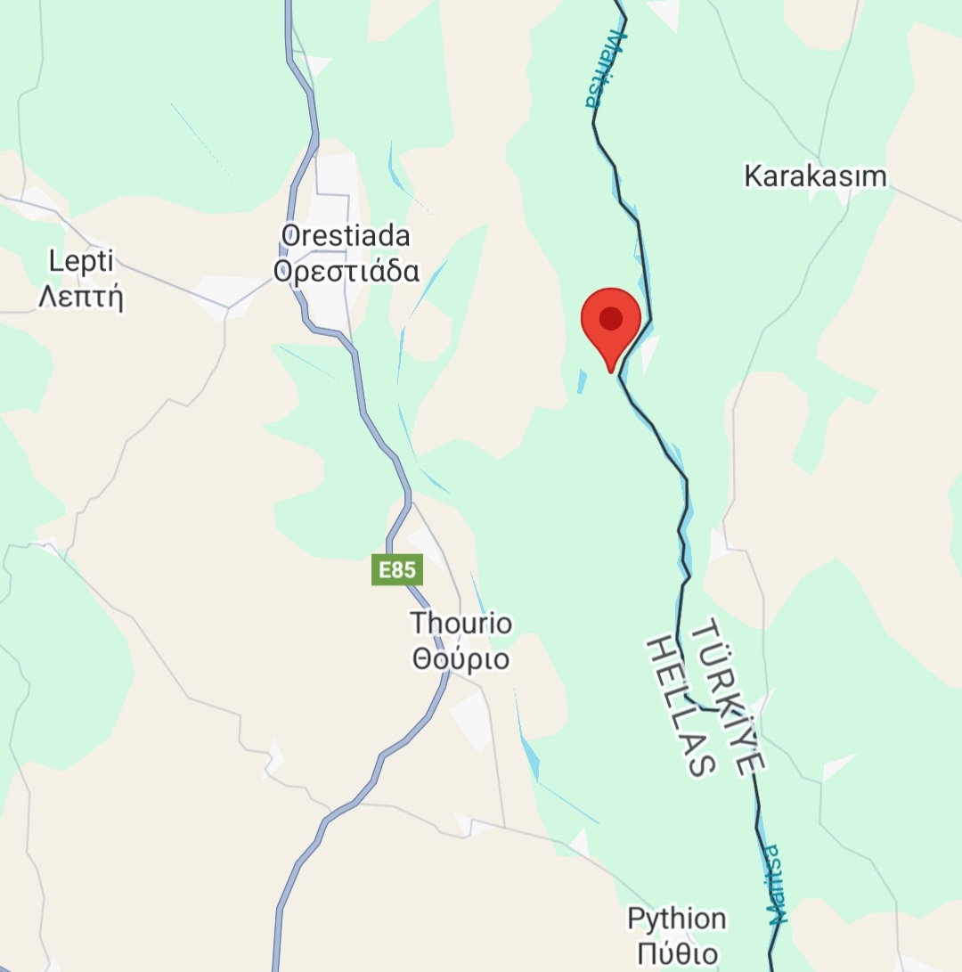 alarm_phone's tweet image. 🆘 3 people in distress in the #Evros region!

We received a distress call from people who are near #Orestiada, Greece. They told us that the child is unconcious and the man is bleeding. We forwarded the alert to @hellenicpolic - they need to receive assistance and #NoPushback!