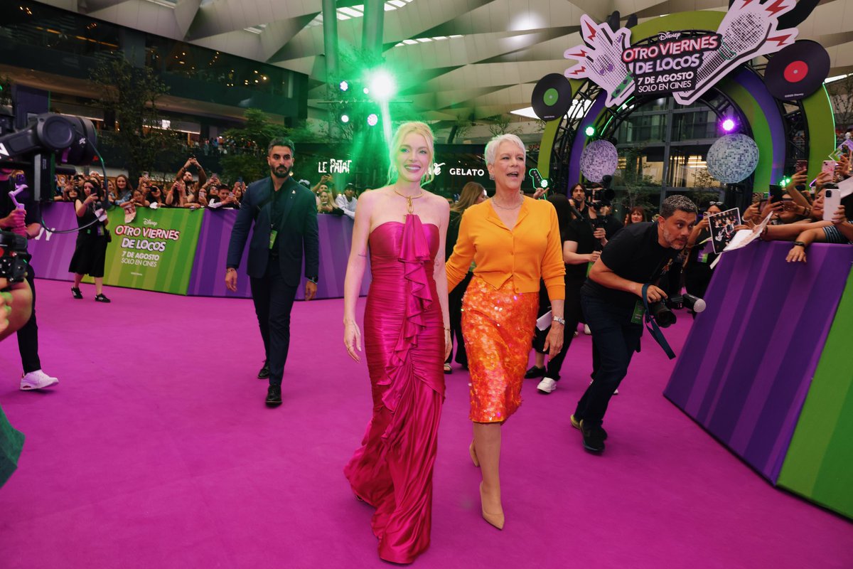 DisneyStudios's tweet image. Jamie Lee Curtis and Lindsay Lohan celebrate Freakier Friday with fans at the Mexico City Premiere 🤩✌️

See the FREAKquel only in theaters August 8. Get tickets now: Fandango.com/FreakierFriday