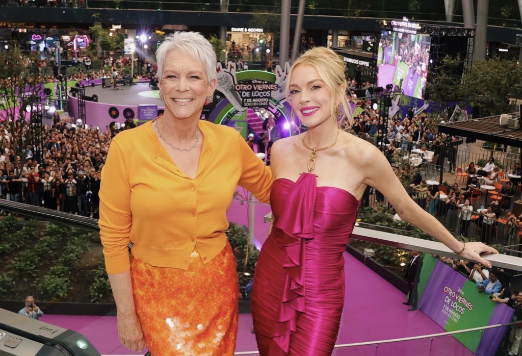DisneyStudios's tweet image. Jamie Lee Curtis and Lindsay Lohan celebrate Freakier Friday with fans at the Mexico City Premiere 🤩✌️

See the FREAKquel only in theaters August 8. Get tickets now: Fandango.com/FreakierFriday