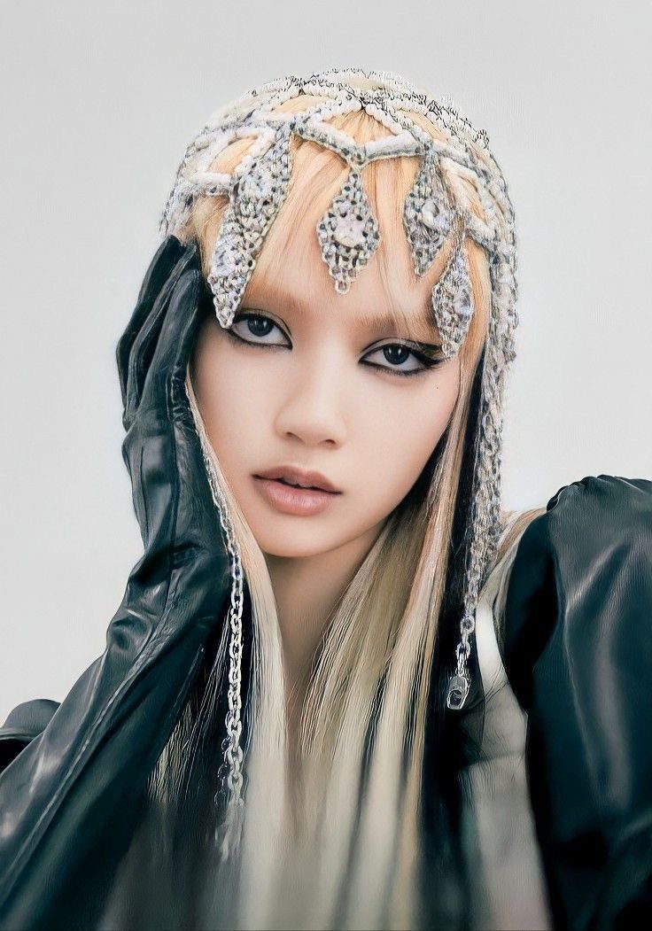 samtypaboy's tweet image. Fun fact: #LISA was the first K-Pop soloist in history to accumulate over $1 BILLION in
EMV/MIV. She managed to do so in the span
of 3 years, from July 2020–December 2023.