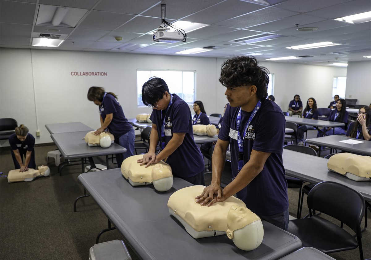 KCSOS's tweet image. A bold step toward a brighter, healthier future. 🌟 This week, rising juniors and seniors from Kern High School District participated in the inaugural Kern Healthcare Academy. Read the full story on EdConnect: bit.ly/4lK8mcC
#KHAMSM25 #KHA25