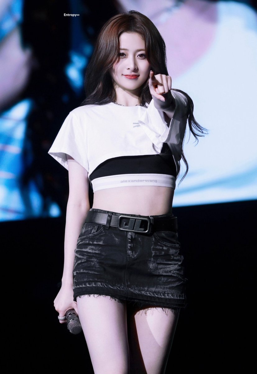 MISS HUH YUNJIN.