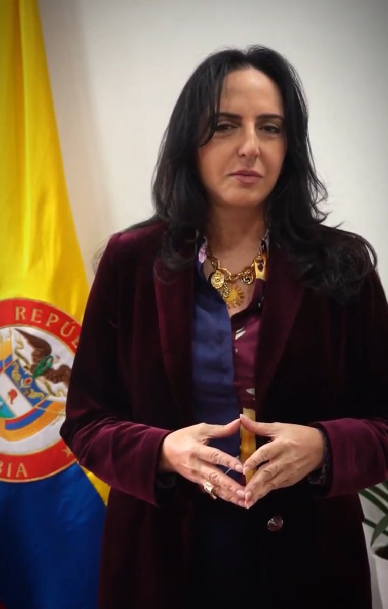 Es que la belleza no es física, es del alma.  
Y sale del alma al cuerpo.