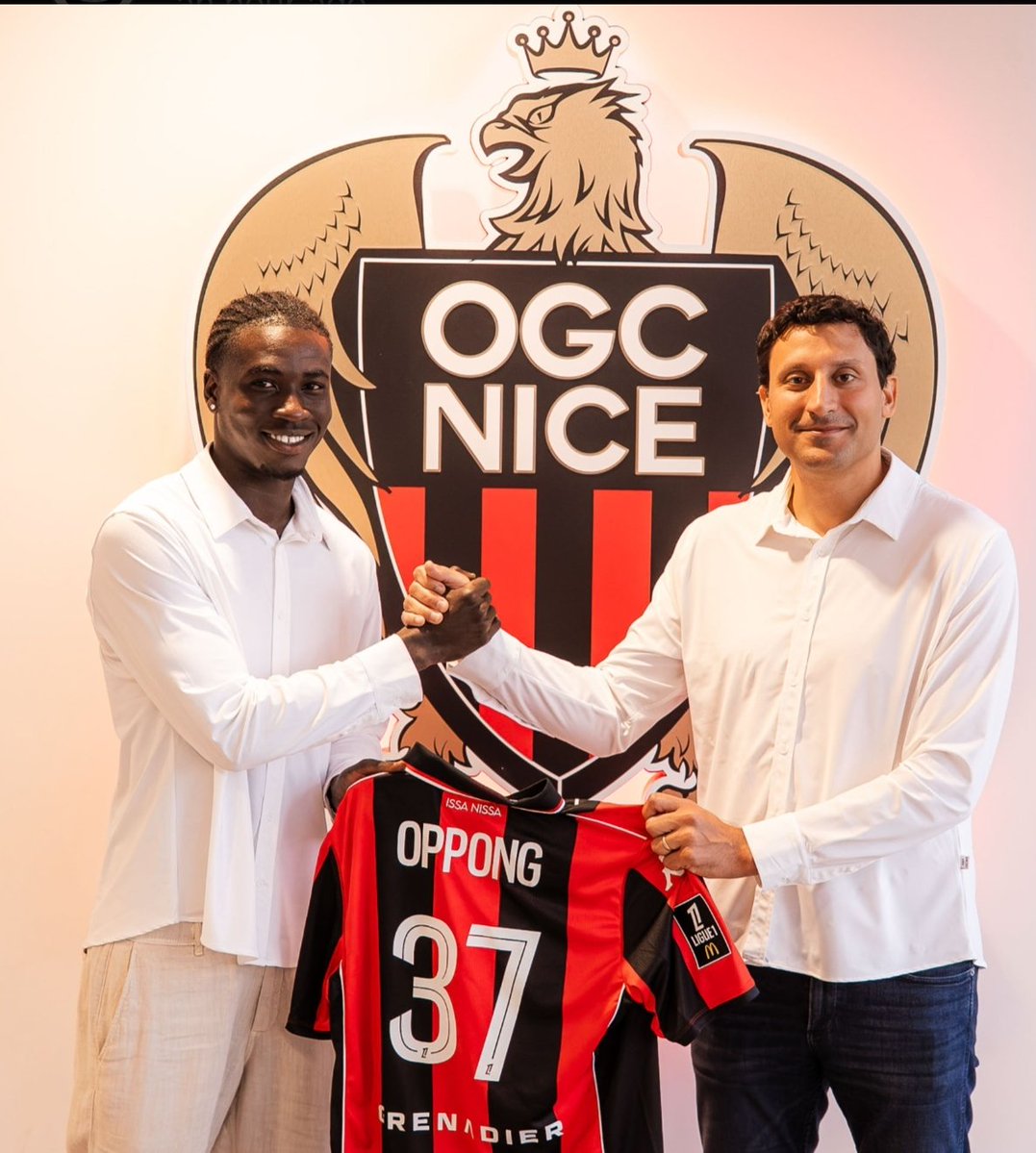AllTransfersWW's tweet image. 🚨 OGC Nice signs Kojo Peprah Oppong!
◉ 21yo 🇬🇭 CB | €2-3m transfer from #IFKNorrköping
◉ Ghanaian international | Strengthens depleted Nice defense
#Oppong #OGCNice #Ligue1 #Transfers
📷 @ogcnice