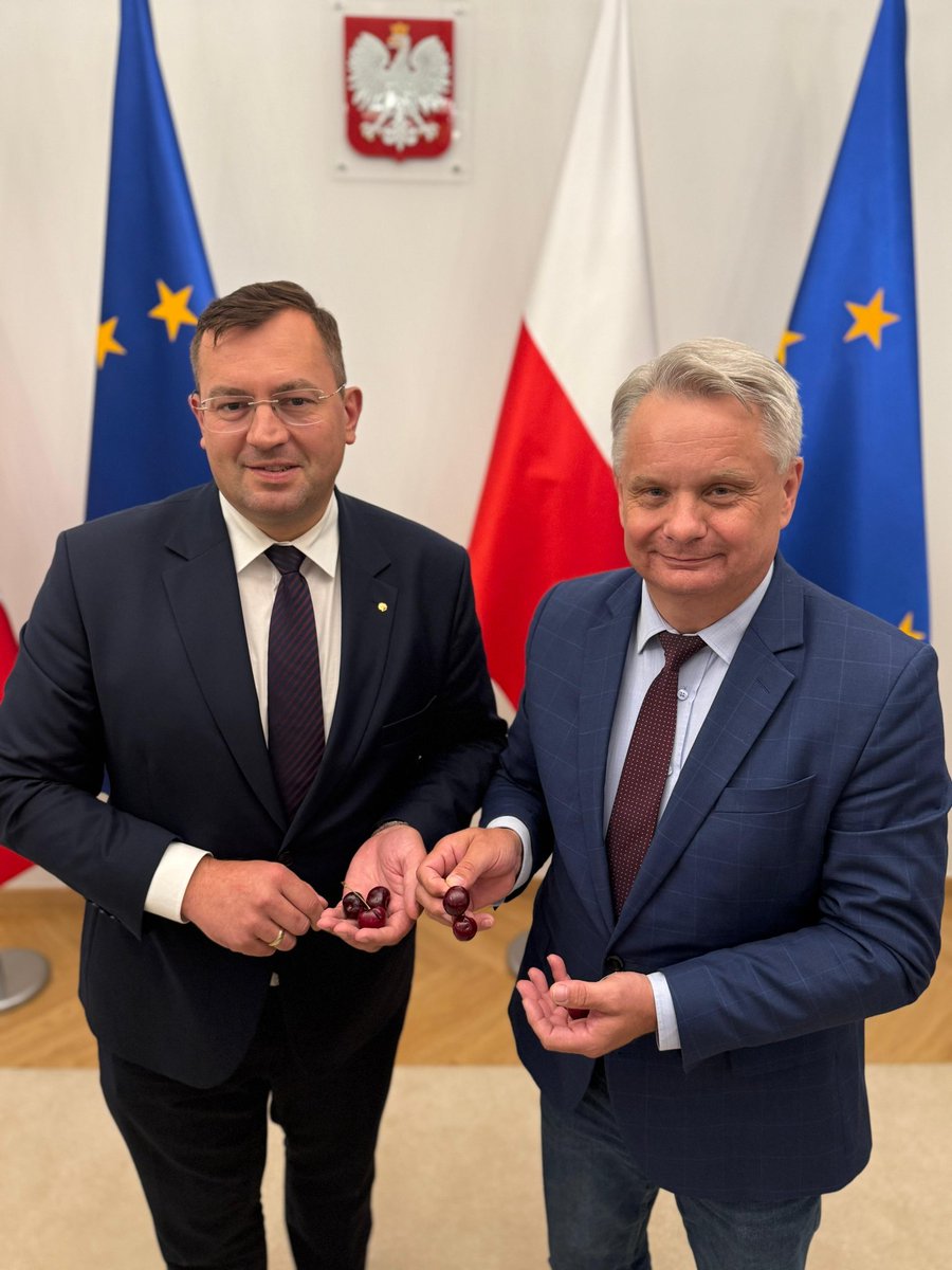 Ministerstwo Rolnictwa i Rozwoju Wsi (@mrirw_gov_pl) on Twitter photo 📍 Rozmowy o przyszłości polskiego rolnictwa
W Ministerstwie Rolnictwa i Rozwoju Wsi odbyło się spotkanie Ministra <a href="/StefanKrajewski/">Stefan Krajewski</a> z Przewodniczącym Komisji Rolnictwa i Rozwoju Wsi <a href="/Maliszewski_mm/">Mirosław Maliszewski</a> oraz delegacją parlamentarzystów.
W spotkaniu udział wzięli również:
👤 📍 Rozmowy o przyszłości polskiego rolnictwa
W Ministerstwie Rolnictwa i Rozwoju Wsi odbyło się spotkanie Ministra <a href="/StefanKrajewski/">Stefan Krajewski</a> z Przewodniczącym Komisji Rolnictwa i Rozwoju Wsi <a href="/Maliszewski_mm/">Mirosław Maliszewski</a> oraz delegacją parlamentarzystów.
W spotkaniu udział wzięli również:
👤