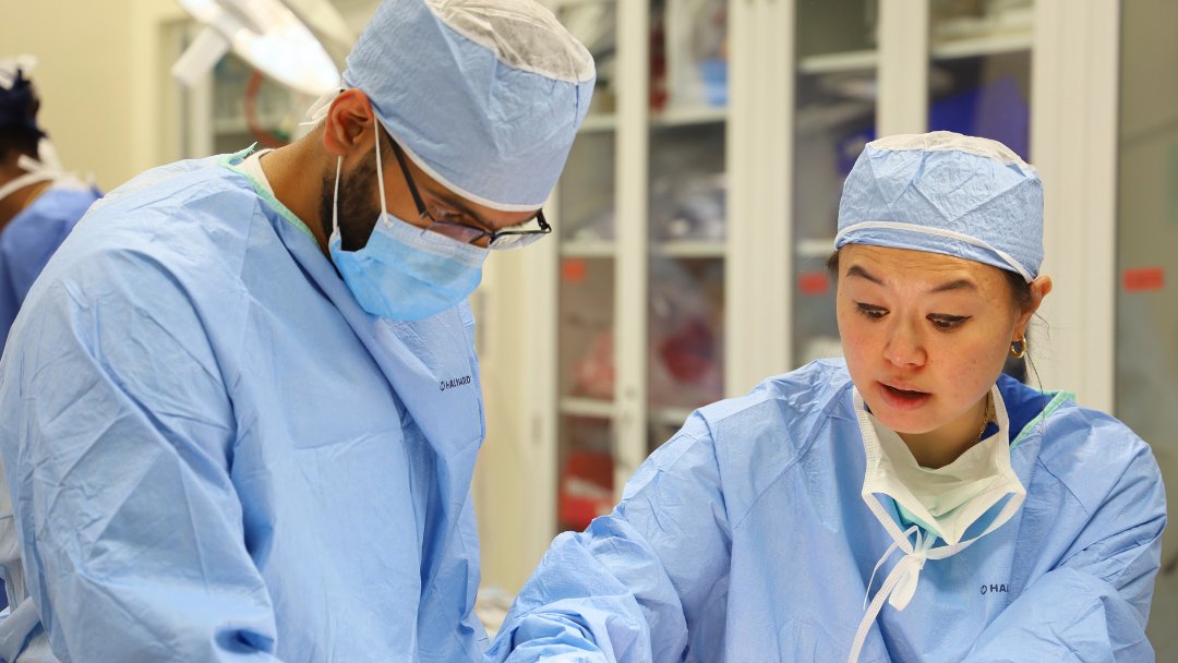 washusurgres's tweet photo. Just an average day learning to save lives in the WISE lab 🔥🩺
Our residents took on a trauma lab bootcamp with a day full of hands-on practice and high-impact learning.
#GeneralSurgeryResidency #WISELab #WashUSurgery #ResidentLife #TraumaLab #SurgicalEducation https://t.co/RitRnjrOTC