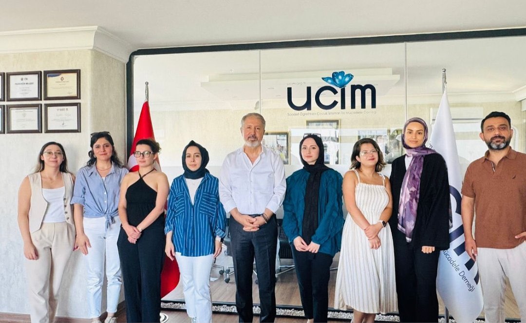 SaadetOzkanEfe's tweet image. Bugün Muharrem ayının son günüydü. Bu anlamlı günü, kadim bir geleneği yaşatarak tamamladık: Aşuremizi pişirdik, paylaşmanın ve bir arada olmanın bereketini gönlümüzde hissettik.

Her kaşığında sabrın, şükrün ve birliğin hikmetini taşıyan aşuremizi; çocuklarımızla, yol…