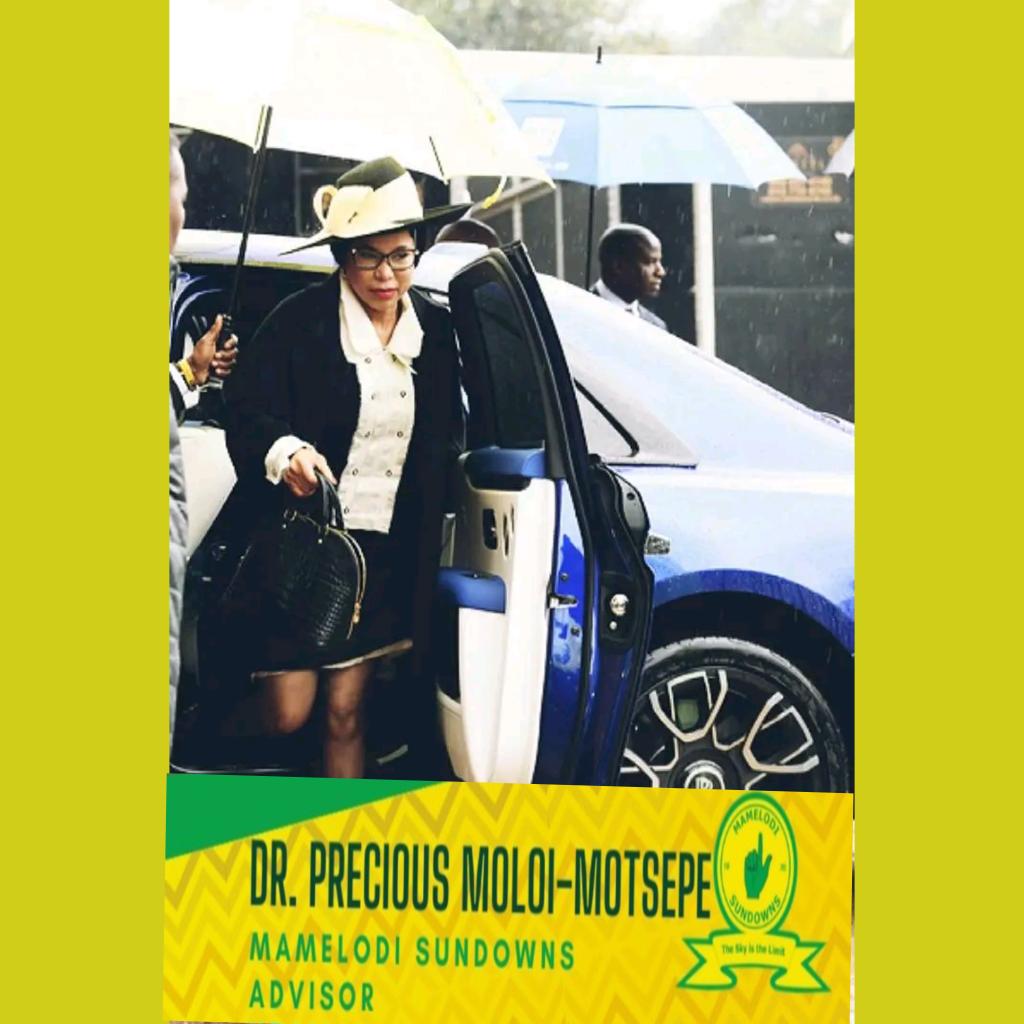 YELL0MAN's tweet image. Dr Precious Motsepe is powerhouse behind scenes at Sundowns! While everyone talks abt players & coaches,her sharp insight & wisdom steer Sundowns in right direction & keep @Masandawana strong & focused,helping us keep shining.Proud to have such underrated legend ADVISING our team