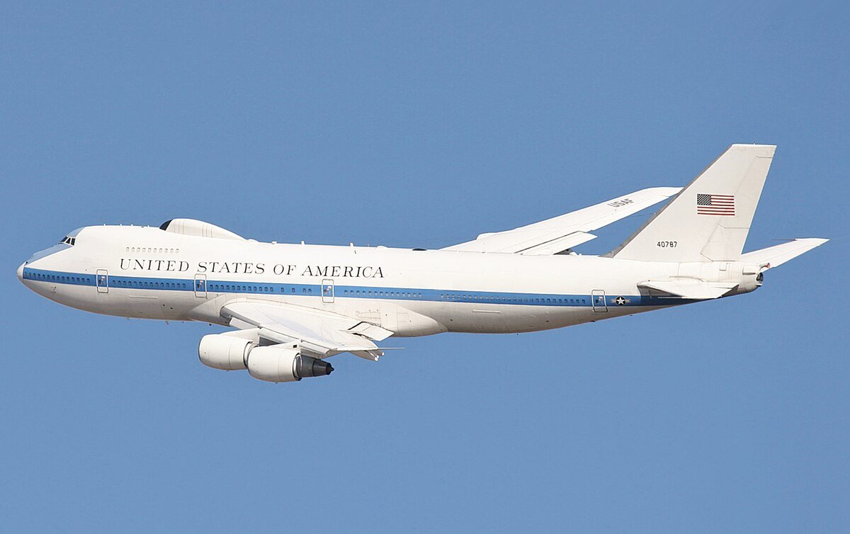 Shauns_Aviation's tweet image. TRUNK72, A US Air Force Boeing E-4B is currently transiting Irish Airspace en route to RAF Mildenhall.

The E-4B, also known as the &quot;Doomsday plane&quot; is a flying Whitehouse - used to protect the US President in times of crisis.

This is travelling to the UK as support for the…