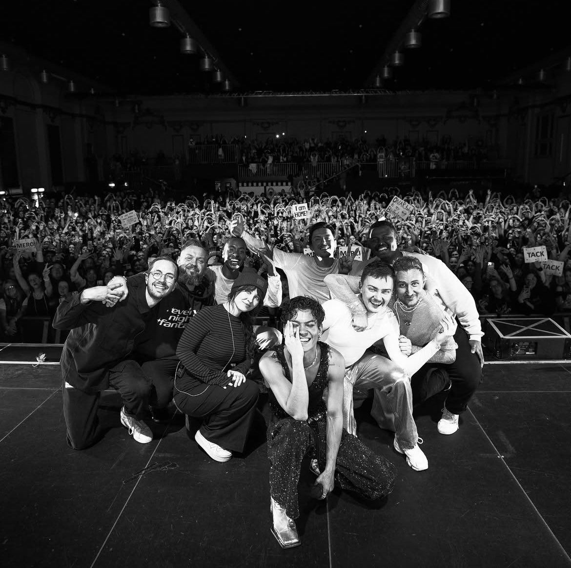 alekslovesomar's tweet image. who’s gonna tell them that they're both living their biggest dreams?😭😭😭